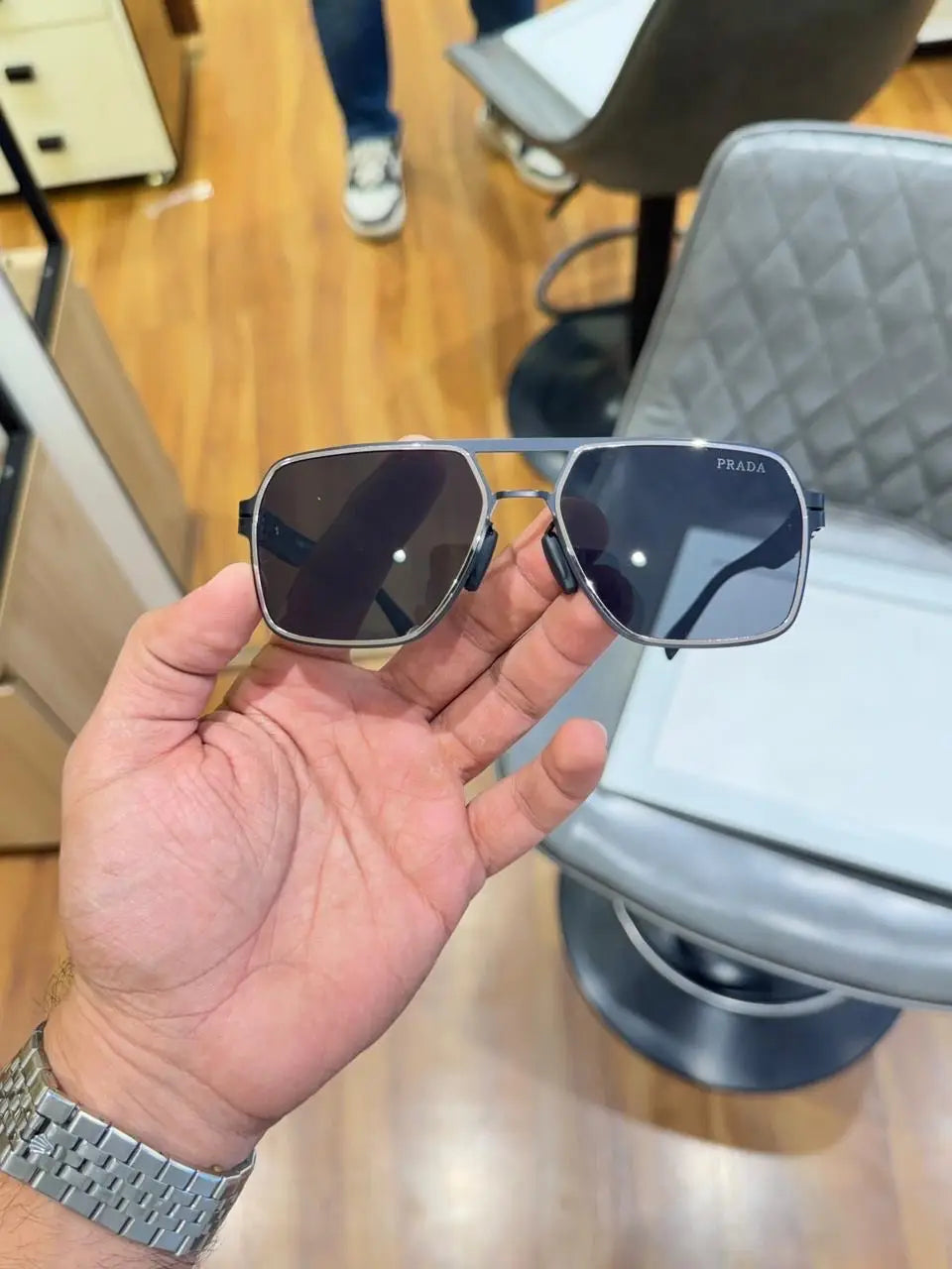 Pr_4da_2601_Silver_Black Premium Shades