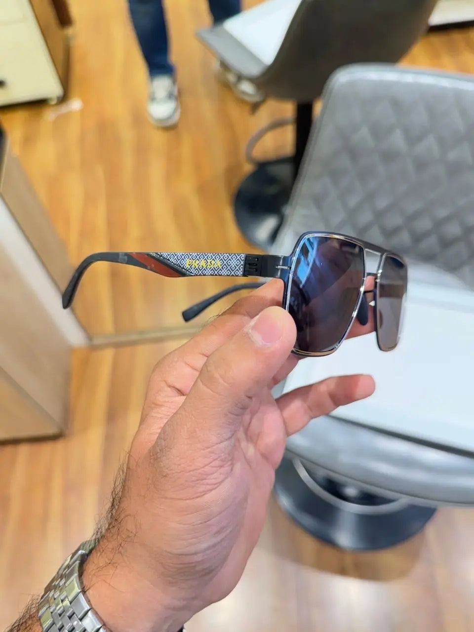 Pr_4da_2601_Silver_Black Premium Shades