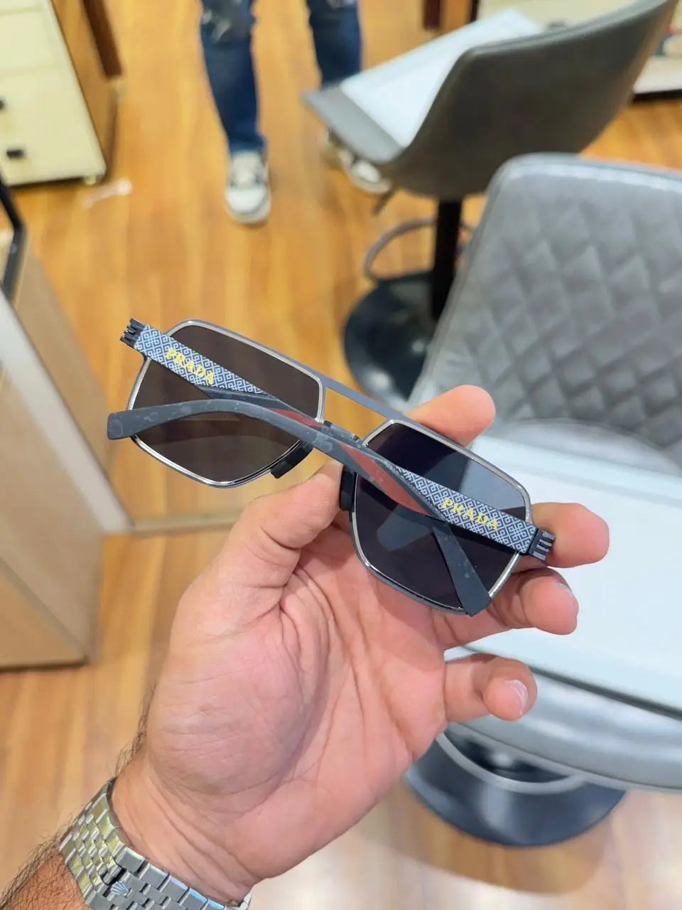 Pr_4da_2601_Silver_Black Premium Shades